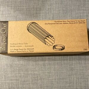 Pampered chef scalloped bread tube NEW